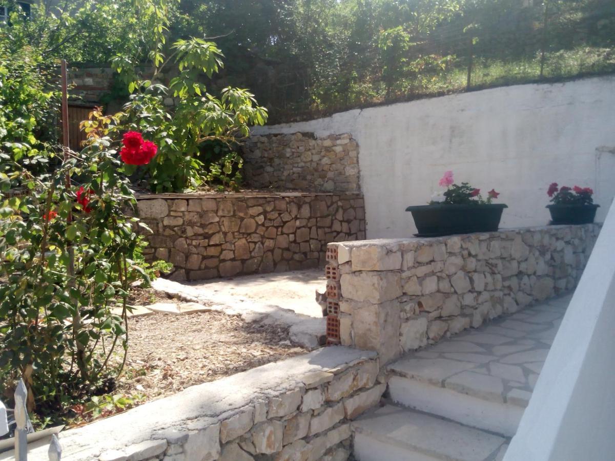 Soustas Apartments Longos  Екстер'єр фото