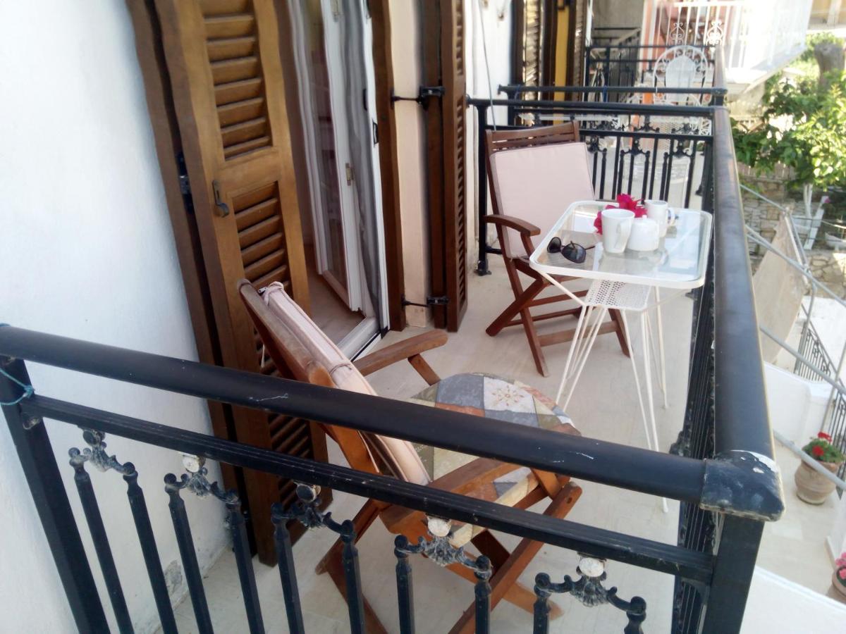 Soustas Apartments Longos  Екстер'єр фото