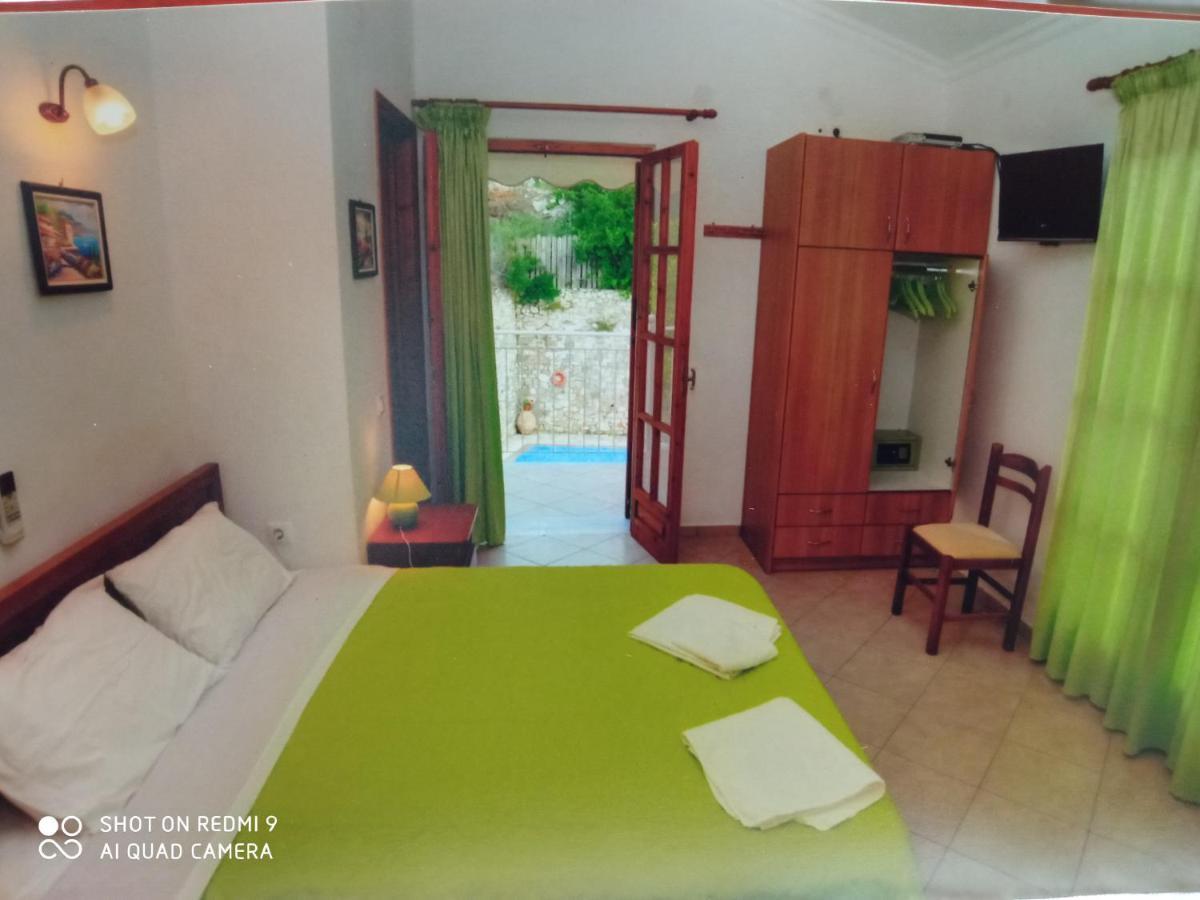 Soustas Apartments Longos  Екстер'єр фото