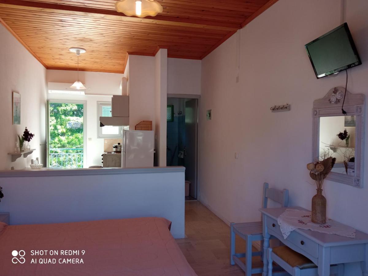 Soustas Apartments Longos  Екстер'єр фото