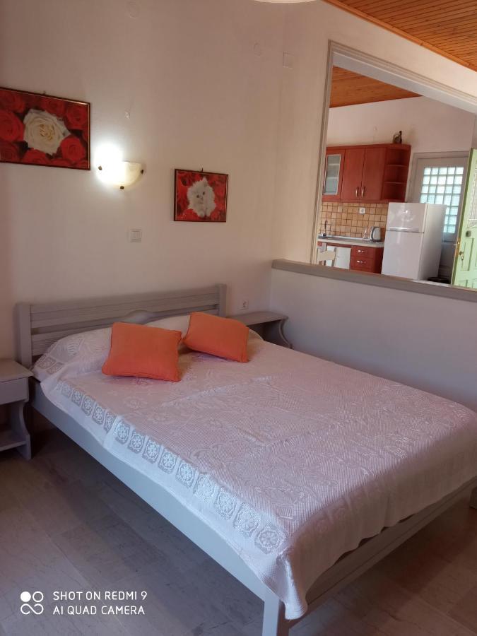 Soustas Apartments Longos  Екстер'єр фото