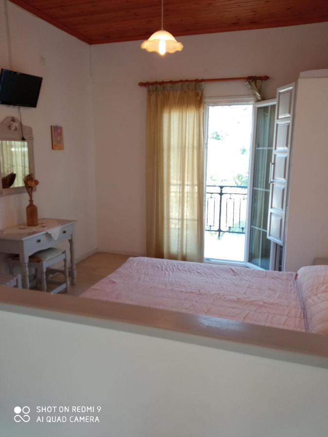 Soustas Apartments Longos  Екстер'єр фото