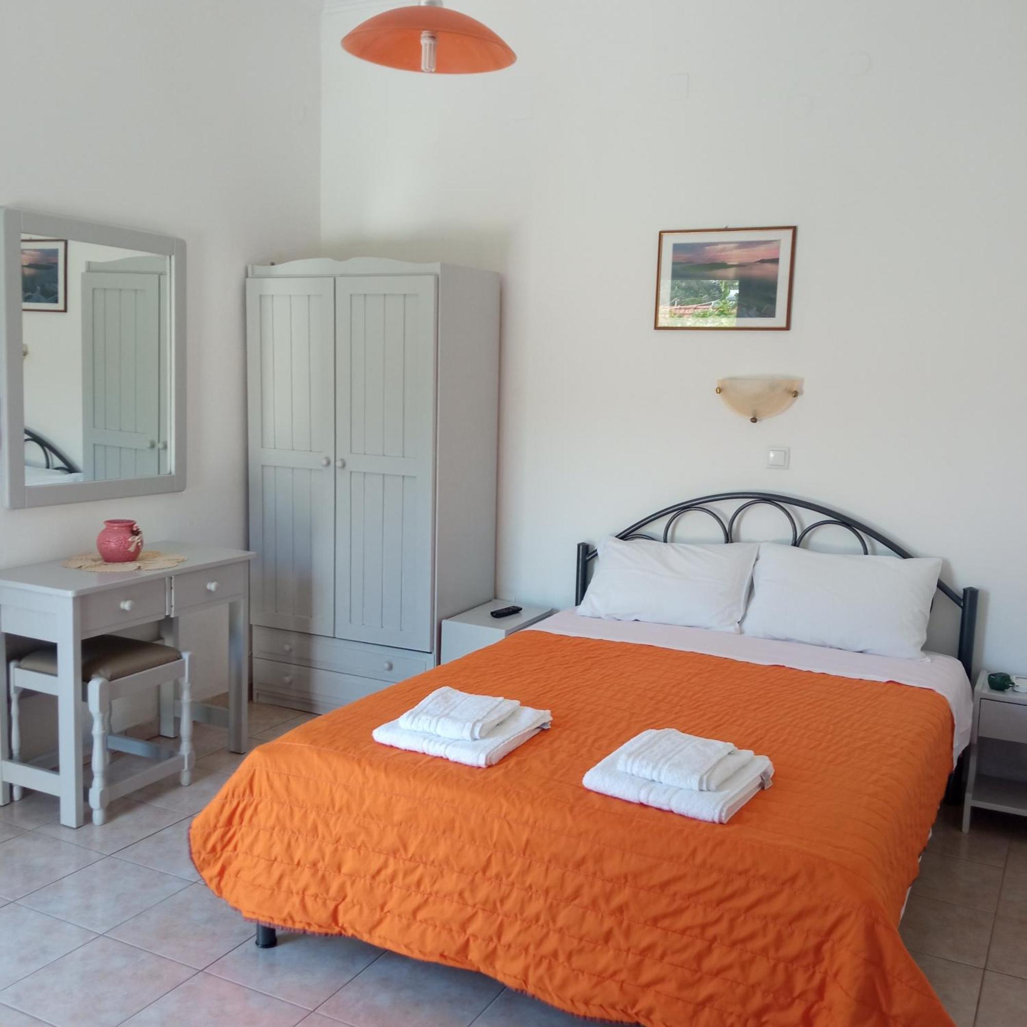 Soustas Apartments Longos  Екстер'єр фото