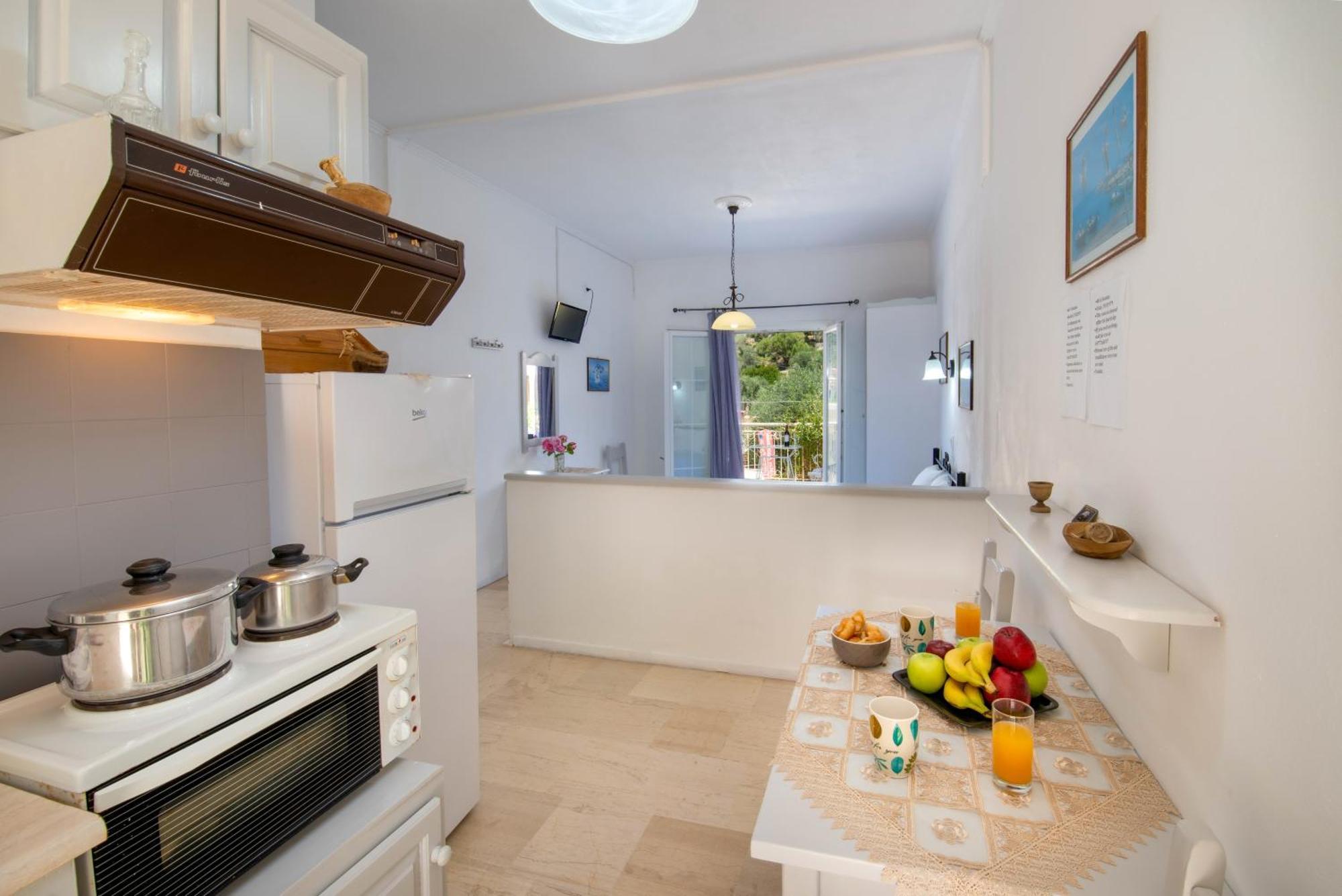Soustas Apartments Longos  Екстер'єр фото