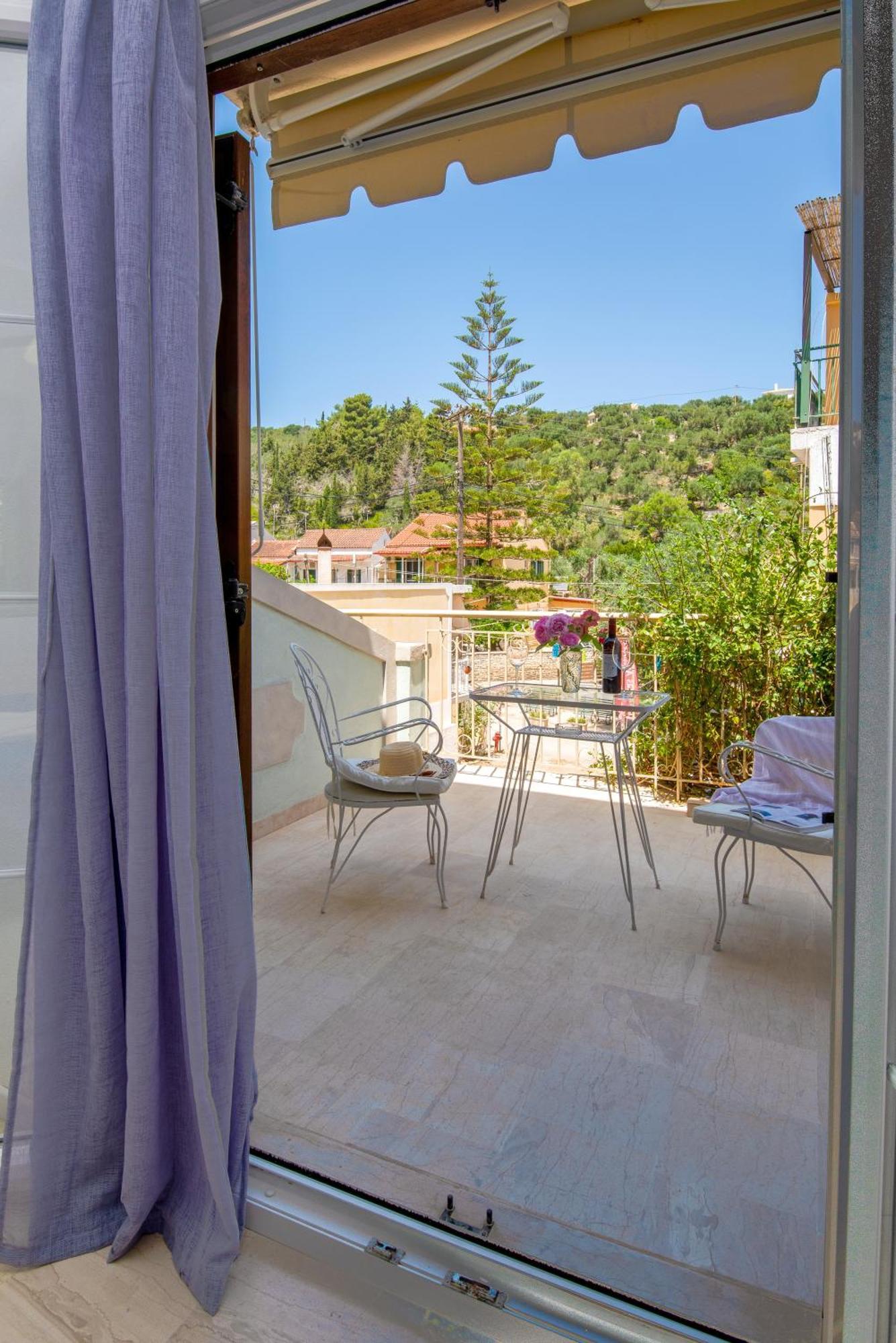 Soustas Apartments Longos  Екстер'єр фото