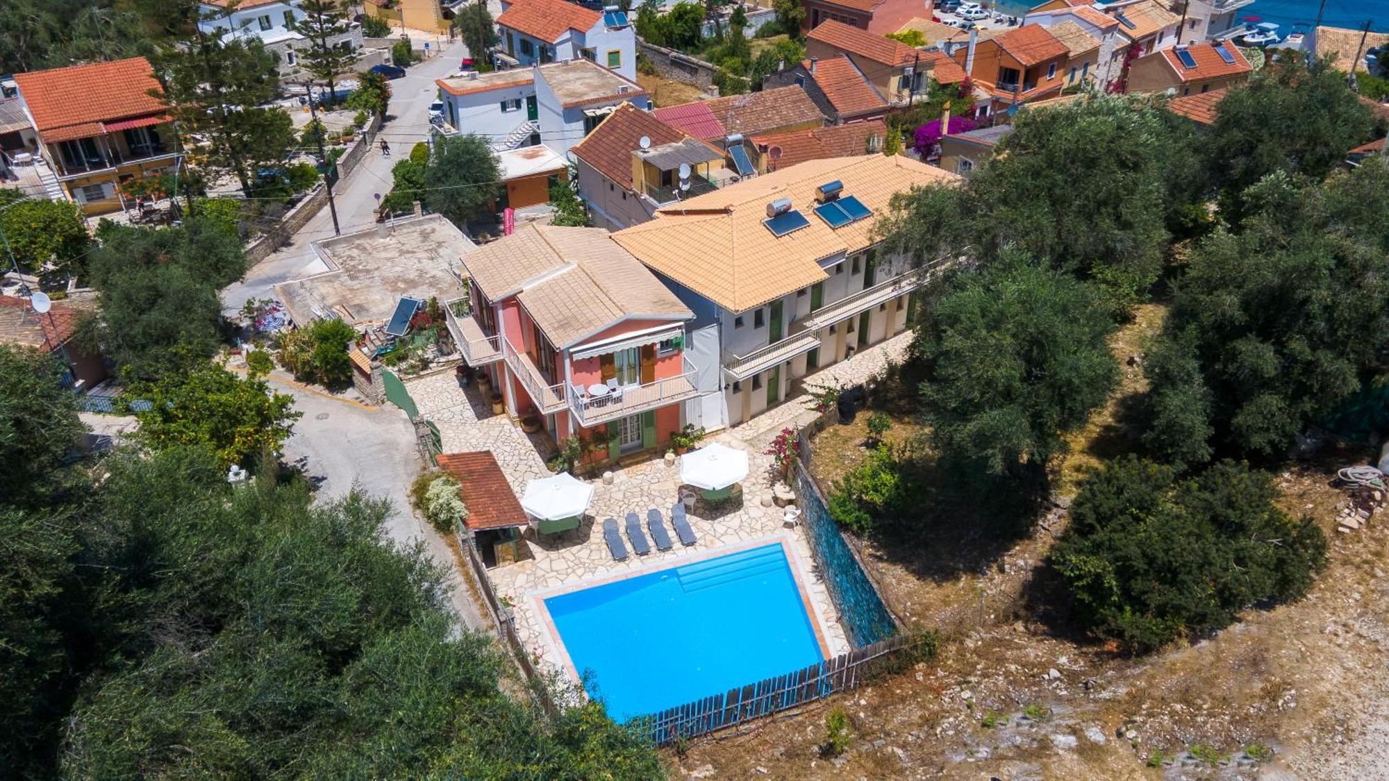 Soustas Apartments Longos  Екстер'єр фото